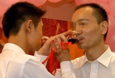 回顧13歲被路人侵犯,大學被同性包養,庭審現場:都是父母毀了我