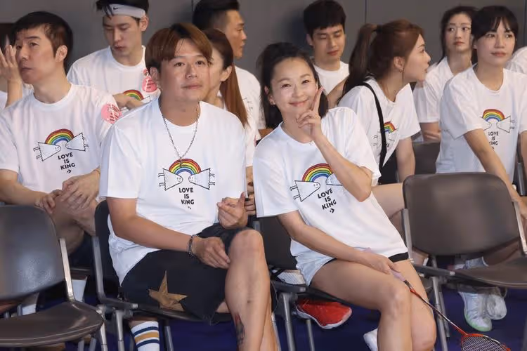 六月鬧婚變後首露面　身邊李易吐真心話「要分開會跟大家講」