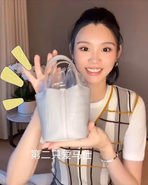 奚夢瑤六一節送女兒愛馬仕包包，3歲Romee小小年紀擁有奢華衣帽間