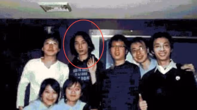 王思聰游大阪環球影城,近照憔悴黑眼圈重,一雙鞋子4萬顯廉價