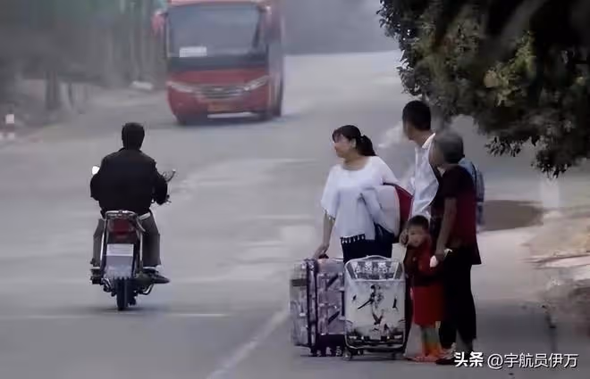 丈母娘來我家住十二天,樓上卻突然傳出動靜,而外孫的話讓人震驚