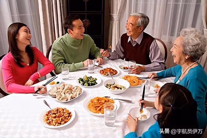 丈母娘來我家住十二天,樓上卻突然傳出動靜,而外孫的話讓人震驚