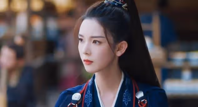 她第一部戲就爆紅,剛火就被冷藏,演技亦正亦邪,年近30境遇太虐
