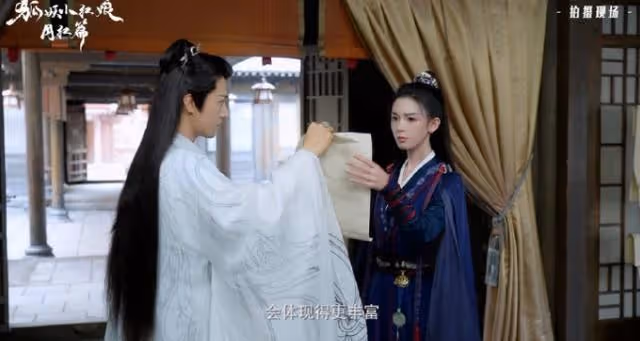 她第一部戲就爆紅,剛火就被冷藏,演技亦正亦邪,年近30境遇太虐