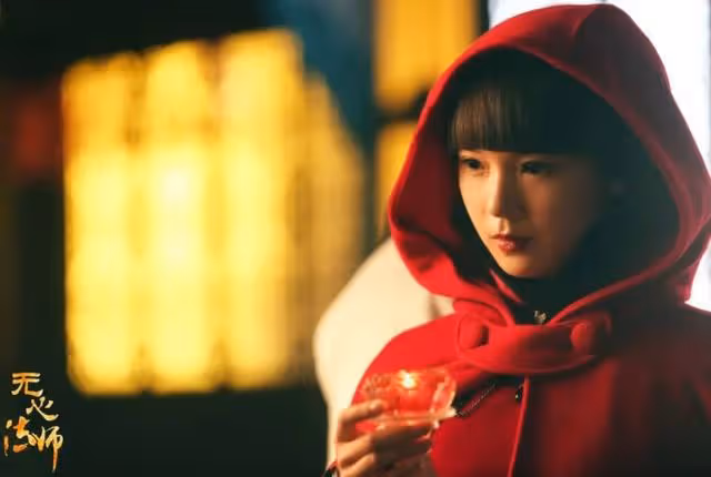她第一部戲就爆紅,剛火就被冷藏,演技亦正亦邪,年近30境遇太虐