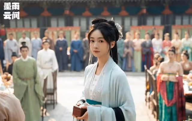 搭檔都是當紅男星的台偶劇「女王」,新劇竟然演楊超越吳謹言母親