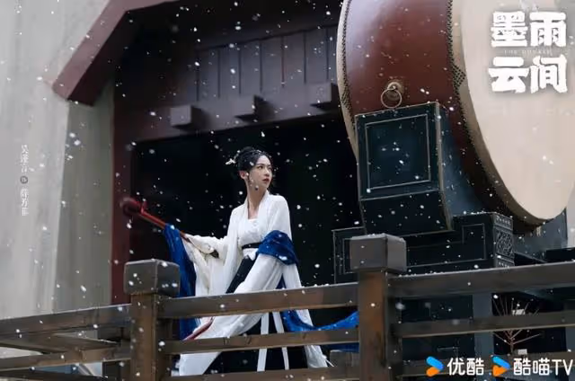 搭檔都是當紅男星的台偶劇「女王」,新劇竟然演楊超越吳謹言母親