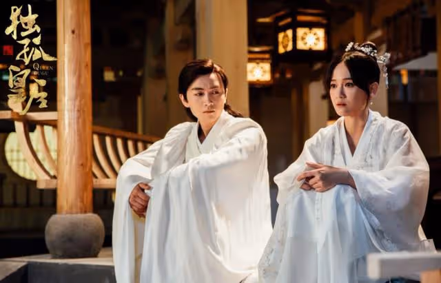 搭檔都是當紅男星的台偶劇「女王」,新劇竟然演楊超越吳謹言母親