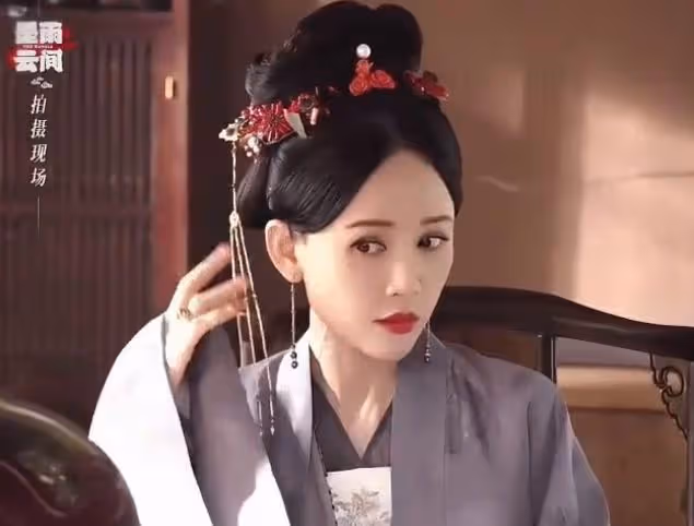 搭檔都是當紅男星的台偶劇「女王」,新劇竟然演楊超越吳謹言母親