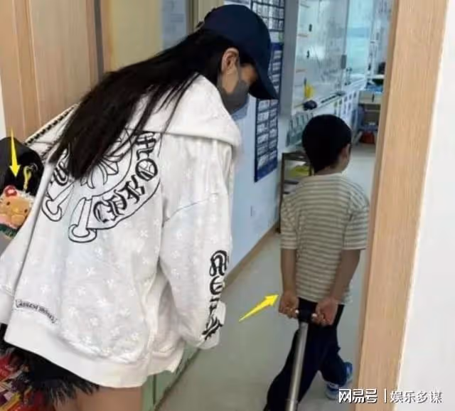又被偶遇!baby現身兒子學校當義工!現場看楊穎賣這個好神奇