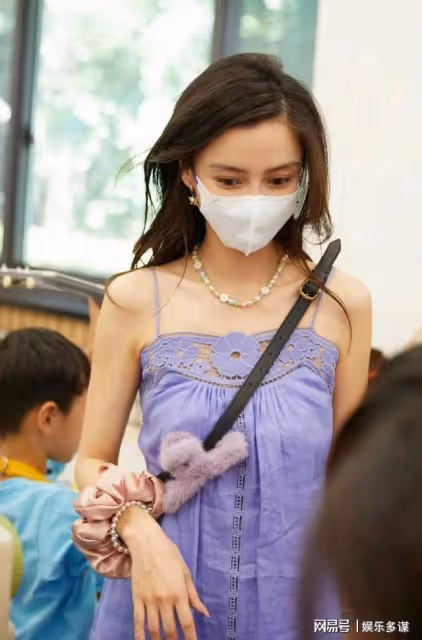 又被偶遇!baby現身兒子學校當義工!現場看楊穎賣這個好神奇