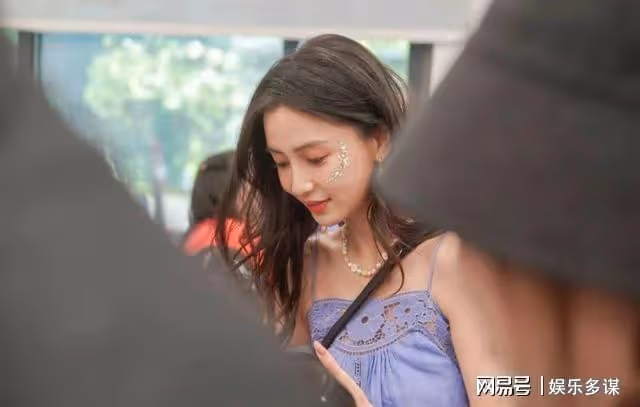 又被偶遇！baby現身兒子學校當義工！現場看楊穎賣這個好神奇