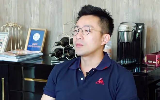 汪小菲自曝心聲,父愛如山卻留遺憾,頻繁飛赴台灣顯真情