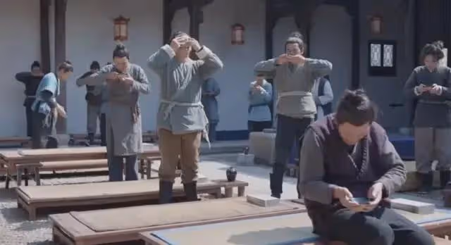 她演完武則天24年後又演《慶餘年2》，一個眼神就嚇呆「李豐田」