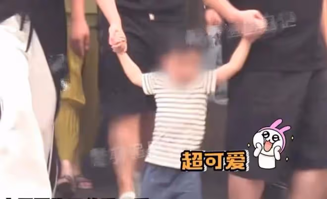 馬麗小11歲老公才是真幸福,一家三口出行,胖幾十斤不講究形象
