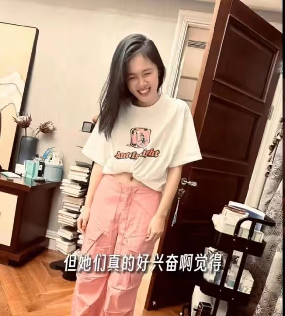 於明加老公首次曝光正臉,髮際線後移氣質憨厚,倆女兒長得太像爸