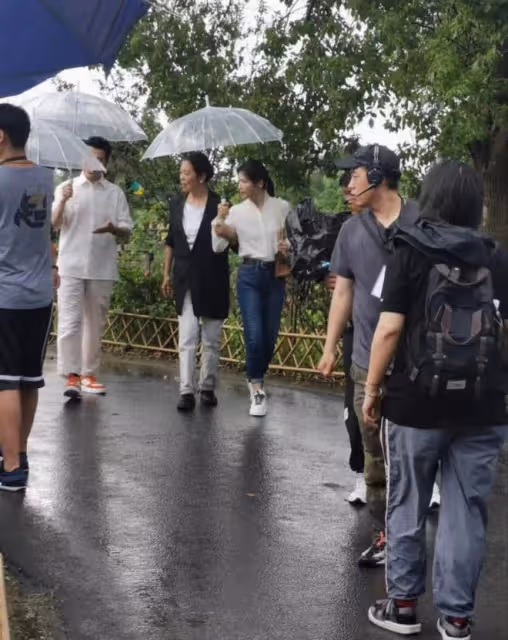 劉濤這女強人審美還差點火候,穿襯衣似職場新人,倪萍更像女霸總