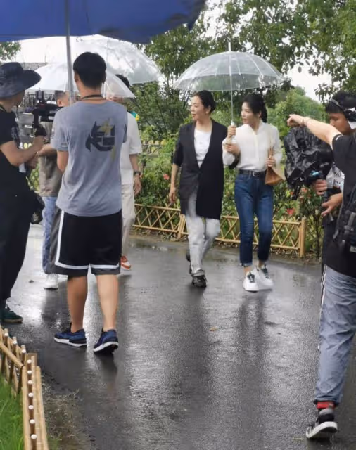 劉濤這女強人審美還差點火候,穿襯衣似職場新人,倪萍更像女霸總