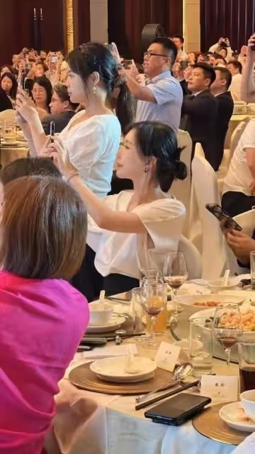 田朴珺真不自信,打扮強勢把事業女性掛嘴上,卻親自服侍王石打扮