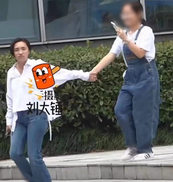 原來這是胡歌的菜,90後老婆身材五五分,剪短髮像男人模樣太普通