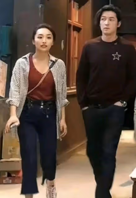 原來這是胡歌的菜，90後老婆身材五五分，剪短髮像男人模樣太普通