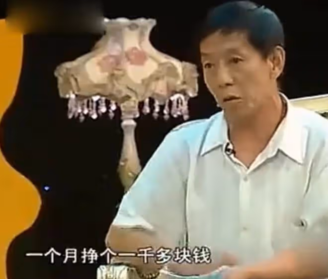 2011年,孝順兒子變啃老族,被人追打,父親不讓進家:爸,我冤枉
