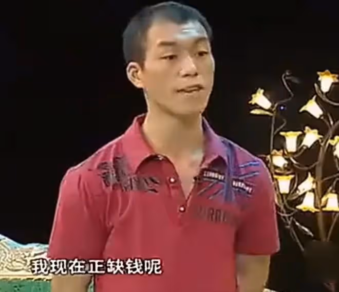 2011年,孝順兒子變啃老族,被人追打,父親不讓進家:爸,我冤枉