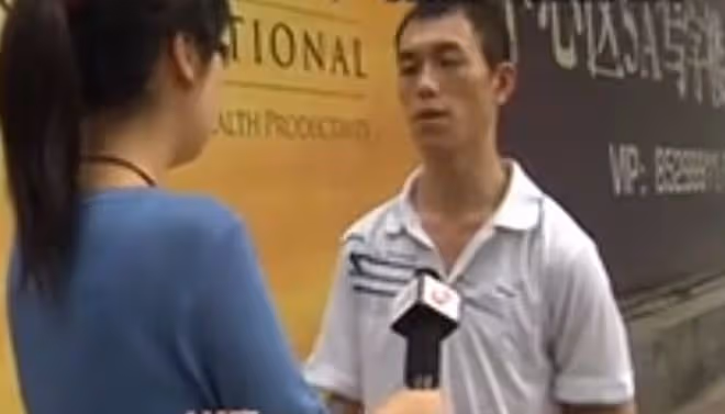 2011年,孝順兒子變啃老族,被人追打,父親不讓進家:爸,我冤枉