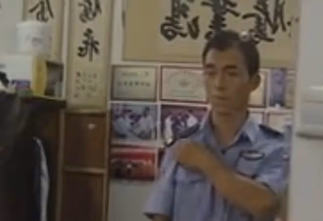 2011年,孝順兒子變啃老族,被人追打,父親不讓進家:爸,我冤枉