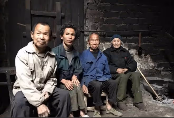 回顧92歲母親去世,給3個智殘兒子囤千斤糧食,擔心死後兒子挨餓