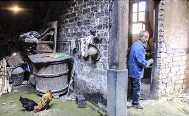 回顧92歲母親去世,給3個智殘兒子囤千斤糧食,擔心死後兒子挨餓
