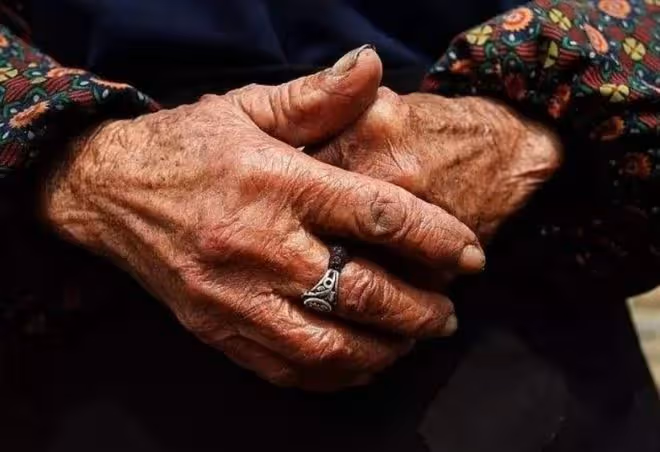 回顧92歲母親去世，給3個智殘兒子囤千斤糧食，擔心死後兒子挨餓