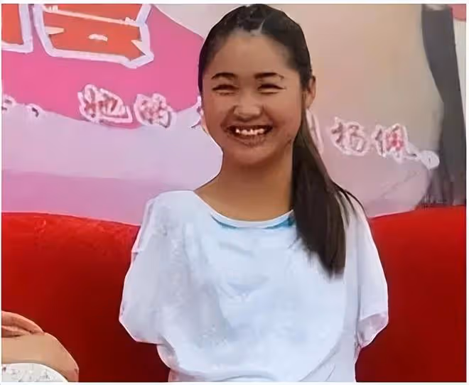 折翼天使楊佩:9歲失去雙臂,24歲創業當老闆,雙腳活出精彩人生