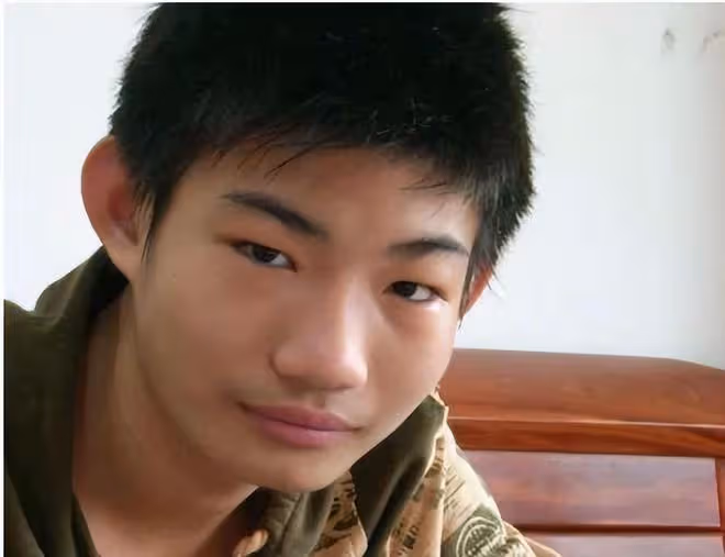 回顧懶人楊鎖吃飯靠喂,走路嫌累,23歲守著肉菜被「餓死」在家中