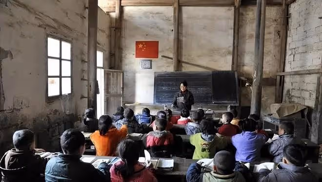 回顧懶人楊鎖吃飯靠喂,走路嫌累,23歲守著肉菜被「餓死」在家中