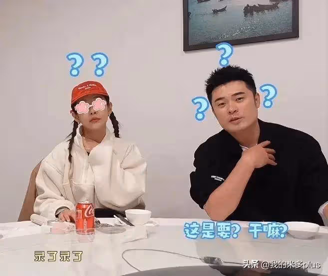 張子萱夫婦秀恩愛,女方逛街摟著陳赫胳膊,合影甜蜜又俏皮像熱戀