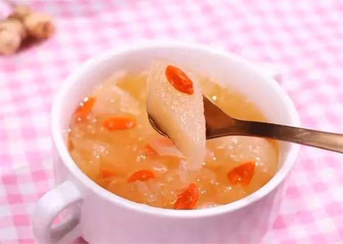 教你冰糖雪梨的簡單做法,清甜爽口,潤肺止咳,大人小孩都愛喝