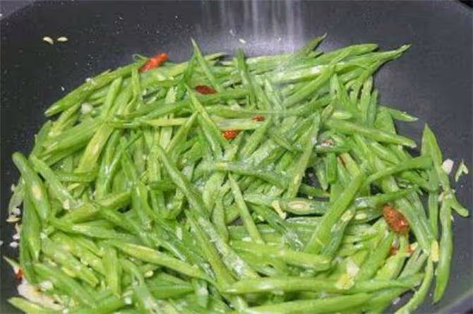 扁豆需要焯水後再炒嗎?教你一招,脆嫩入味,營養不流失