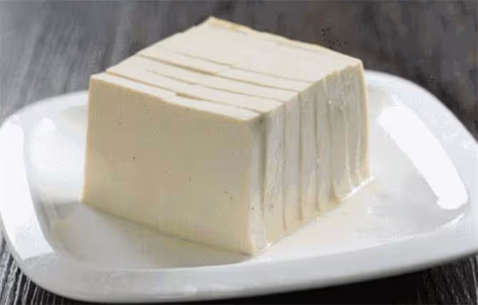 在家做豆腐,不用化學添加劑,用點白醋就做好,白醋點豆腐的做法