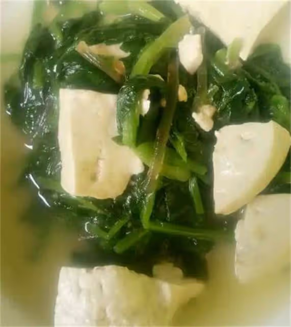 吃菠菜正當時,試試這樣做菠菜燉粉條,營養健康又美味