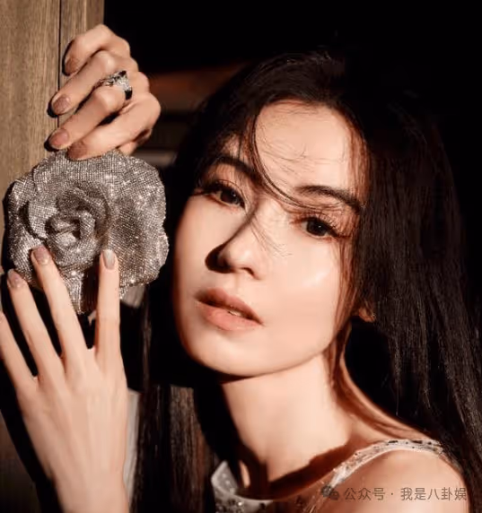 張柏芝二度離婚,與三胎生父現身公證處,發文「不被珍惜」引遐想