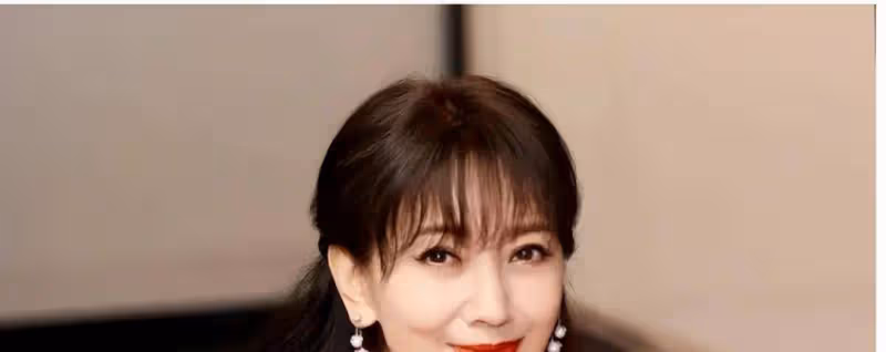 70歲趙雅芝拍戲被偶遇,生圖曝光!滿臉褶子沒有腳脖子,比例堪憂