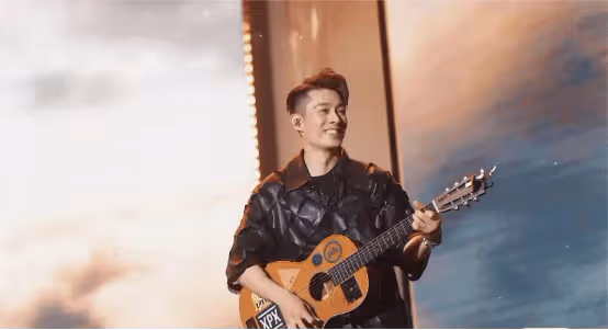 在內地爆火!香港知名帥氣型男北上發展開巡迴演唱會,家庭生活幸福