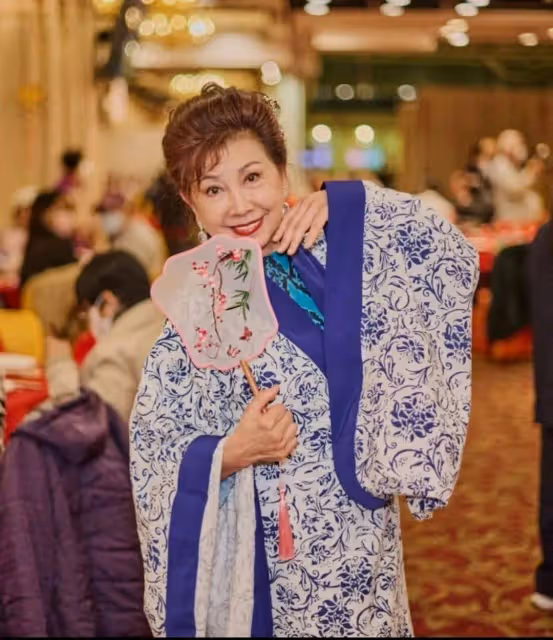 TVB資深綠葉84歲依然堅持拍劇,首次挑戰反派,曾多次在美國加拿大拍戲