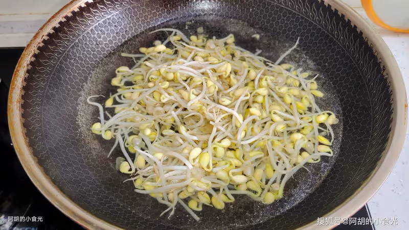 夏天遇到這菜別手軟，全身是寶！先摘一把嫩葉拌一拌，一口脆嫩、滿口清爽鮮