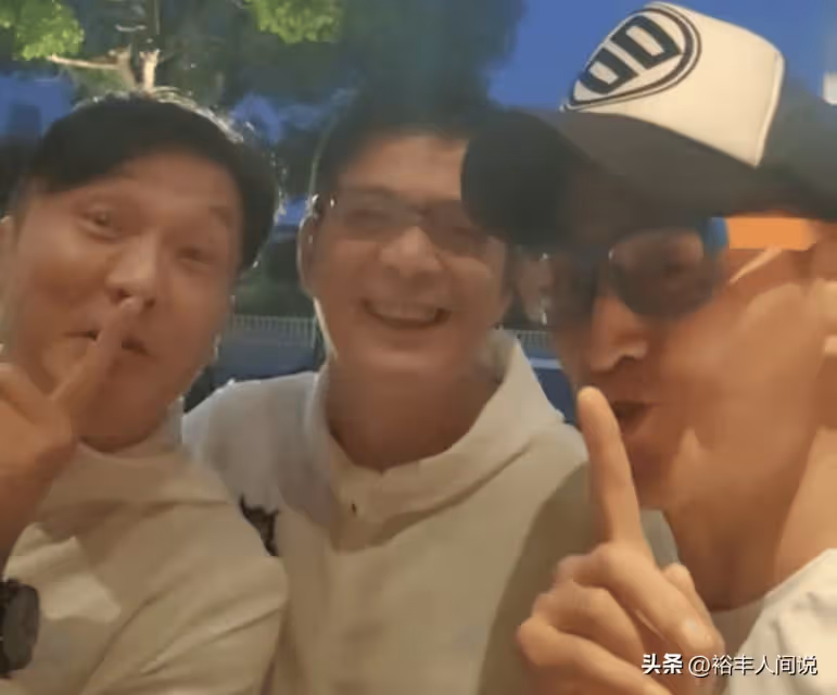 三位展昭扮演者夜遊汕頭!何家勁稱呼惹爭議,黃日華緊攬關禮傑