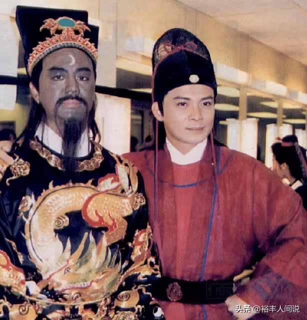 三位展昭扮演者夜遊汕頭!何家勁稱呼惹爭議,黃日華緊攬關禮傑