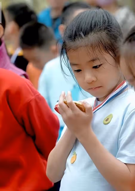 章子怡六一曬與兒女合照，醒醒長成翻版汪峰，弟弟軟萌可愛超帥氣