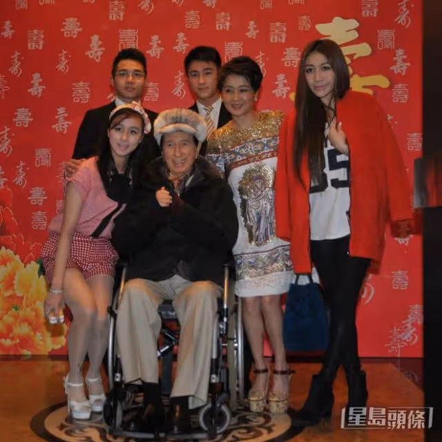 已故賭王千金升級當媽不忘進修,近照曝光五官變深遂,網友直言認不出