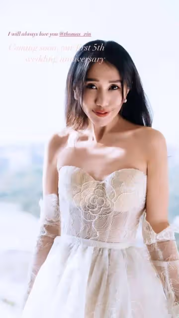 已故賭王千金升級當媽不忘進修,近照曝光五官變深遂,網友直言認不出